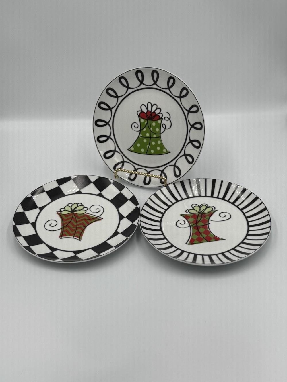 Pier 1 Imports Christmas Present Appetizer Plates Set Of 3 Holiday Treats